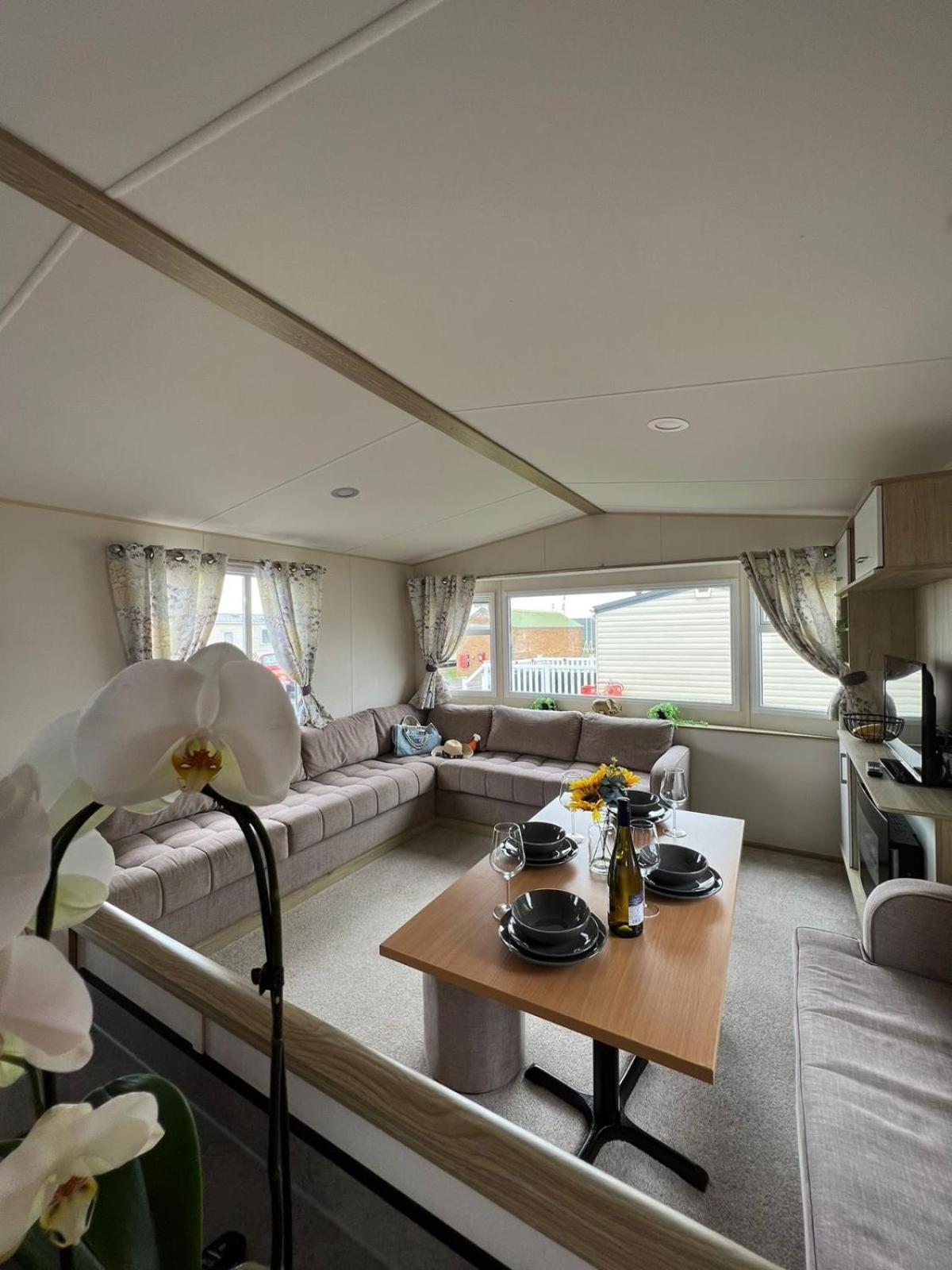 Luxurious Three Bedroom Caravan Jaywick Sands Экстерьер фото