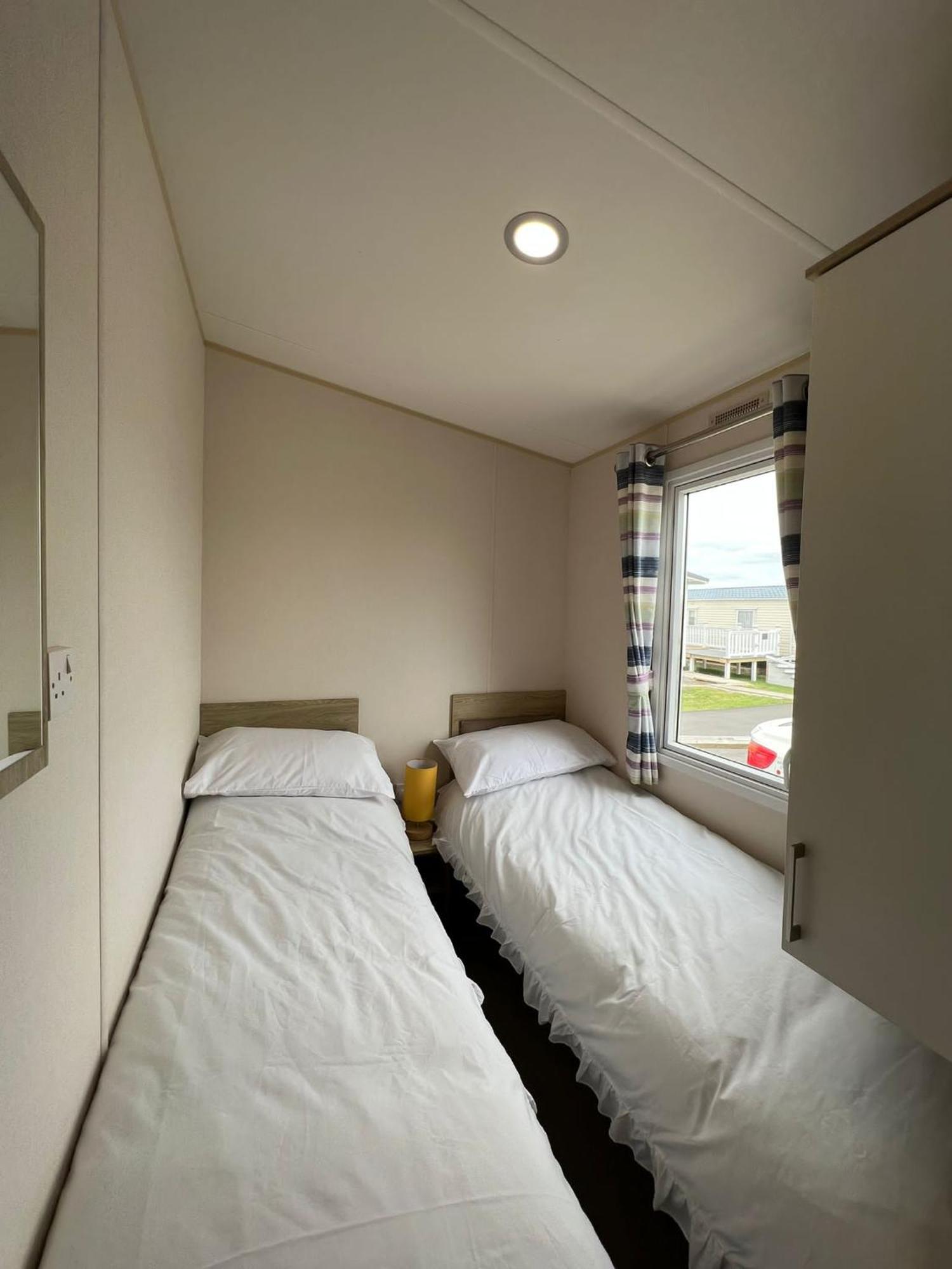 Luxurious Three Bedroom Caravan Jaywick Sands Экстерьер фото
