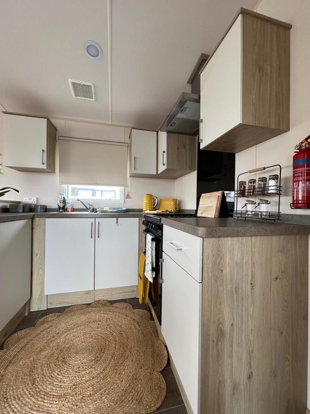 Luxurious Three Bedroom Caravan Jaywick Sands Экстерьер фото