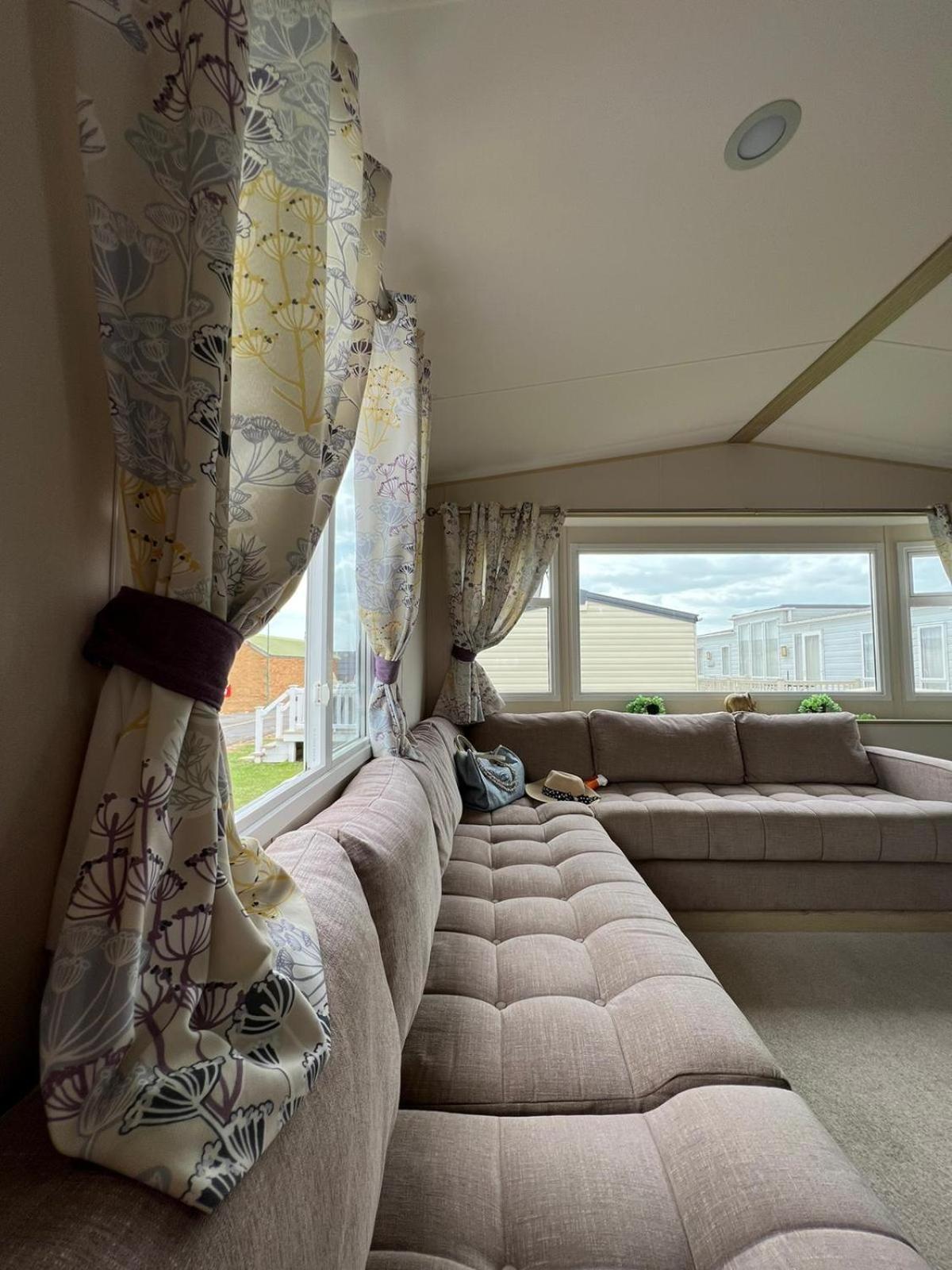 Luxurious Three Bedroom Caravan Jaywick Sands Экстерьер фото