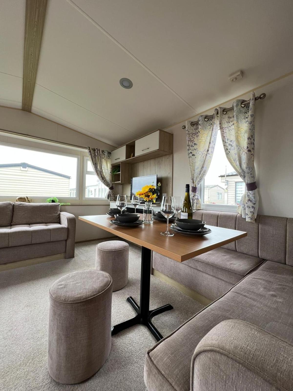Luxurious Three Bedroom Caravan Jaywick Sands Экстерьер фото