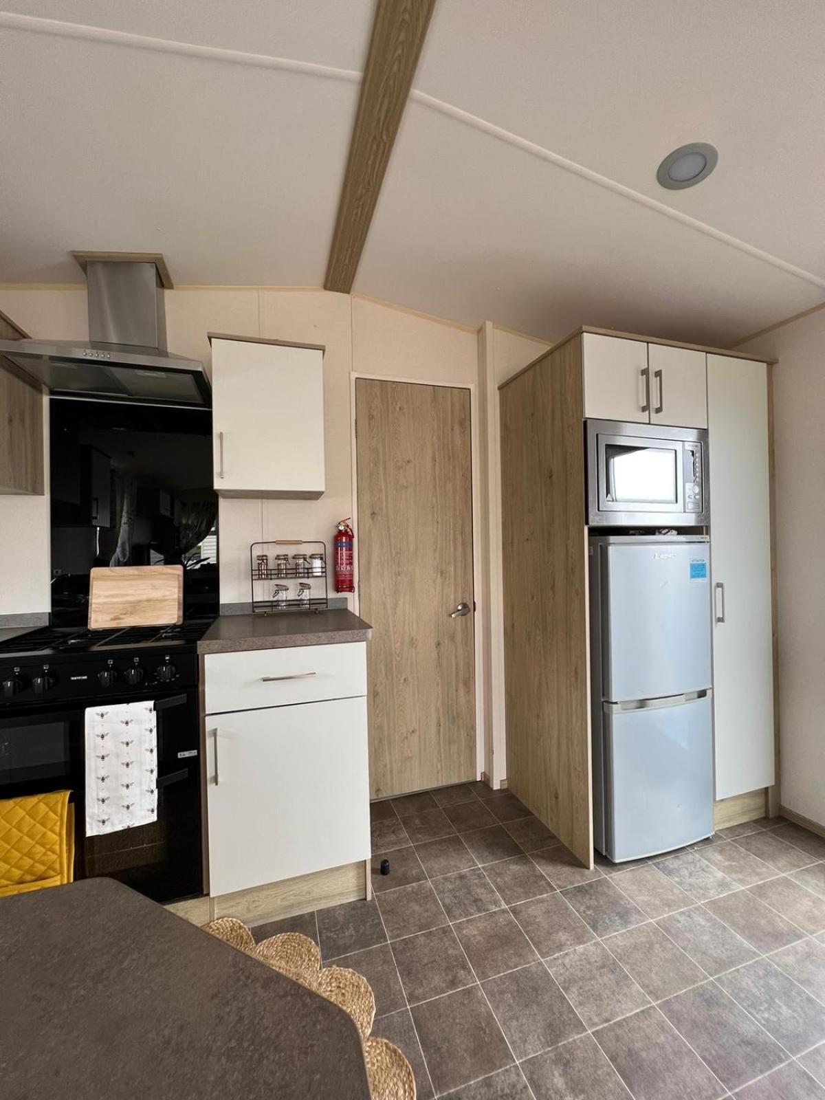 Luxurious Three Bedroom Caravan Jaywick Sands Экстерьер фото